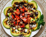 Foto del paso 4 de la receta: Ensalada de aguacate, anchoas naturales, fresas y hierbabuena