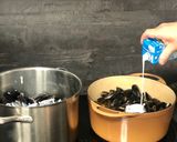 A picture of step 3 of Moules Marinières with Cream.