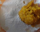 Foto langkah ke 2 dari resep Onde-onde Labu : Isi Selai Stroberi.