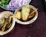 A picture of step 3 of Palak (Spinach) Pakoda Chaat.