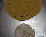 A picture of step 3 of Garlic thepla.