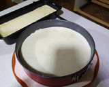 Foto del paso 7 de la receta: Tarta de queso con galleta y sirope de fresa y mango. Y caramelo