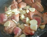 รูปขั้นตอนการทำที่ 4 ของ หมูทอดกระเทียม