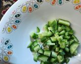 صورة لخطوة 1 من وصفة سلطة الخس والخيار مع دوريتوس الجبنة