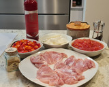 Foto del paso 1 de la receta: Jamoncitos de pollo con salsa de pimientos y tomate