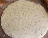 Foto del paso 2 de la receta: Masa con queso y perejil para tartas saladas