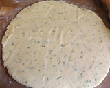 Foto del paso 2 de la receta: Masa con queso y perejil para tartas saladas