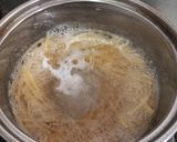 Foto langkah ke 2 dari resep Spaghetti Saus Carbonara Keju Simpel.