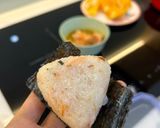 Hình bước làm 2 của món Cơm Nắm Rong Biển