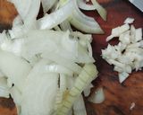 Foto langkah ke 2 dari resep Bunga Bawang Saus Tiram.