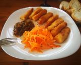 Foto del paso 6 de la receta: Bastoncillos de perca empanados con cebolla caramelizada