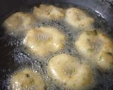A picture of step 2 of Medu vada.