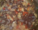 Foto del paso 1 de la receta: Tirabuzones con hígado salteado con cebolla, morrón y huevo