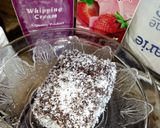 A picture of step 8 of Strawberry Lamingtons.