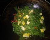 Foto langkah ke 4 dari resep Tumis daun labu siam.