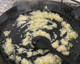 Foto del paso 2 de la receta: Colitas de rape encebolladas