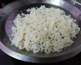 ম্যাগি ওমলেট (Maggi omelette recipe in Bengali) রেসিপি ধাপ - 1 ছবি