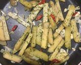 Foto langkah ke 2 dari resep Tumis Asparagus Kentang.