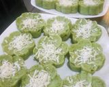 Foto langkah ke 8 dari resep Bolu pisang pandan tabur keju.
