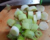 Foto langkah ke 6 dari resep Ngohiong Saus Asam Pedas.