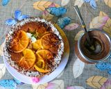 Foto del paso 4 de la receta: Torta invertida de naranja con harina integral y miel🍊