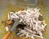 Foto langkah ke 2 dari resep 32. Pepes Jamur Tiram Ayam Suwir.