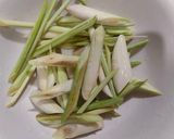Foto langkah ke 1 dari resep Lemongrass Iced Green Tea.