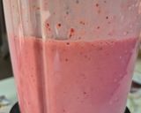 Une image de l'étape 2 de Glace légère au yaourt à la fraise.