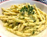 Foto del passaggio 4 della ricetta Trofie con zucchine e acciughe