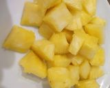 Foto del passaggio 2 della ricetta Riso all'ananas e gamberetti