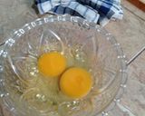 Foto langkah ke 3 dari resep Telur Dadar Eyang Putri.