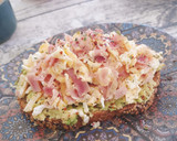 Foto del paso 4 de la receta: Tosta de aguacate y huevos revueltos con jamón cocido