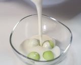 A picture of step 6 of Ajo Blanco (Spanish Almond and Garlic Cold Soup).