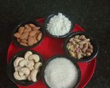 நட்ஸ் வீல் ரோல் ஸ்வீட்(nuts wheel roll recipe in tamil) ரெசிபி ஸ்டேப் 1 புகைப்படம்
