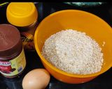 A picture of step 1 of Baked oats with pecans topping.