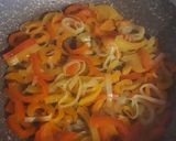 Foto del passaggio 2 della ricetta Riso venere con verdurine brasate e burrata !!!