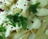 صورة لخطوة 3 من وصفة بطاطس بصوص الجبنة 🍟