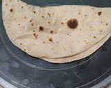 A picture of step 4 of Plain roti.