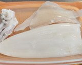 Foto del paso 1 de la receta: Calamares salteados con Habas, Ajetes y Guisantes