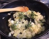 Une image de l'étape 5 de Panais au bouillon de gambas et romarin frais.