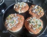 A picture of step 4 of Cheesy garlic pull apart burger.
