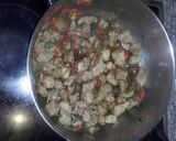 Foto del paso 3 de la receta Trocitos de pollo con verduras al ajillo