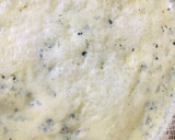 Foto del paso 8 de la receta: FILET DE 🐟MERLUZA🐟 (relleno) ARROLLADO Y CUBIERTO CON SALSA CREMA DE QUESO ROQUEFORT🧀🐟