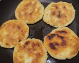 Foto del paso 4 de la receta: Arepas🫓de maíz🌽peto y queso🧀fresco🥯