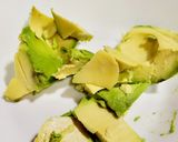 Foto del paso 1 de la receta: Tostas con aguacate y requesón para el desayuno