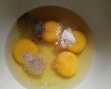 Gambar langkah 1 resipi Scrambled Eggs Mudah.