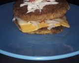 नवीन पद्धतीचे वेज आलू बर्गर (veg aloo burger recipe in marathi) रेसिपी स्टेप 7 फोटो 