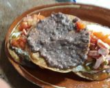 A picture of step 8 of Huevos Motuleños.
