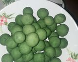 Foto langkah ke 3 dari resep Bola ubi hijau kopong.