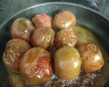 Foto del paso 4 de la receta: Pollo al ajillo con patatas fritas y tomates kumato asados